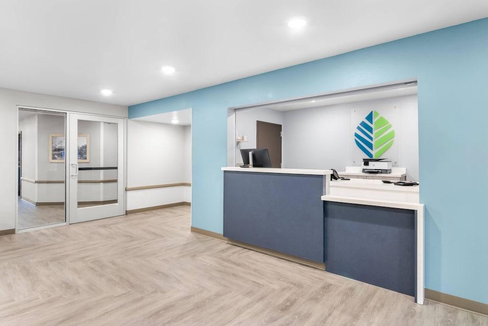 Woodspring Suites Elkhart photo 3