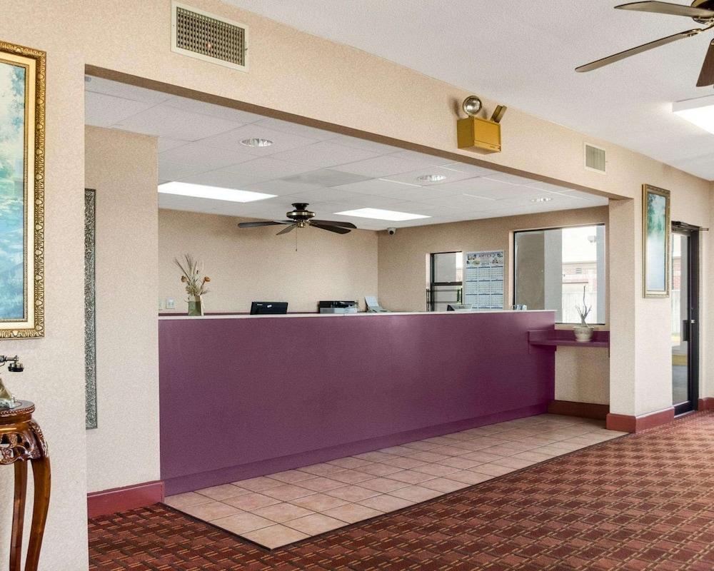 Econo Lodge Greenville photo 13