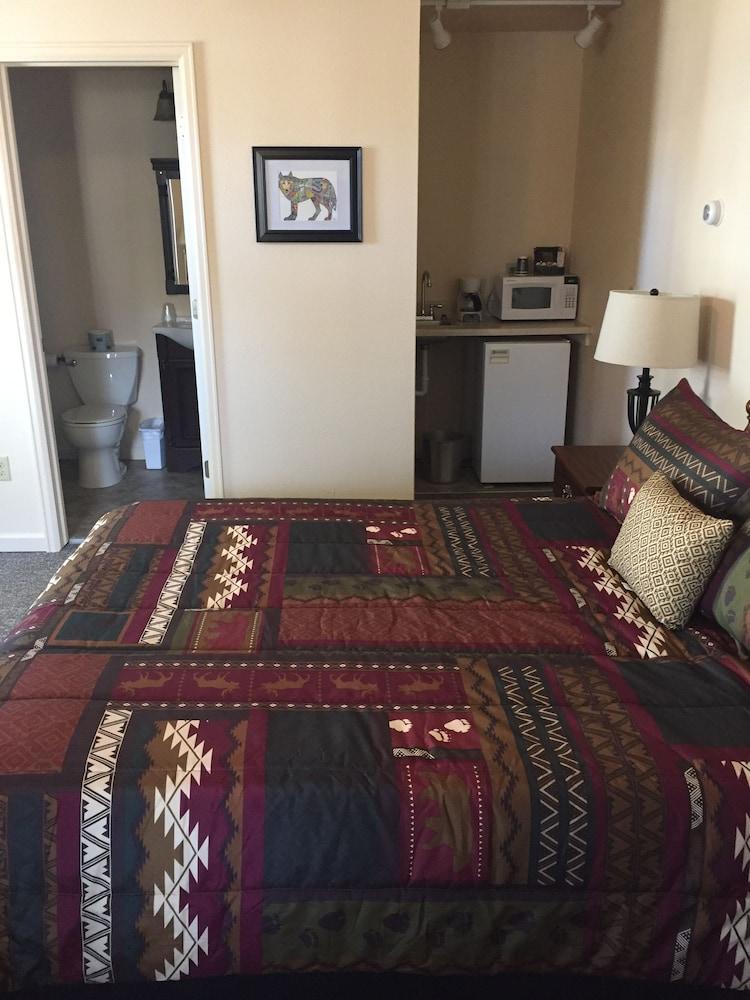 Mansion House Motel photo 12
