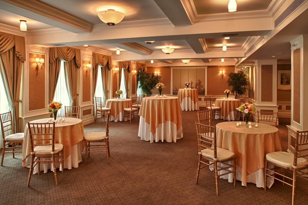 Hotel Plaza Athenee photo 54