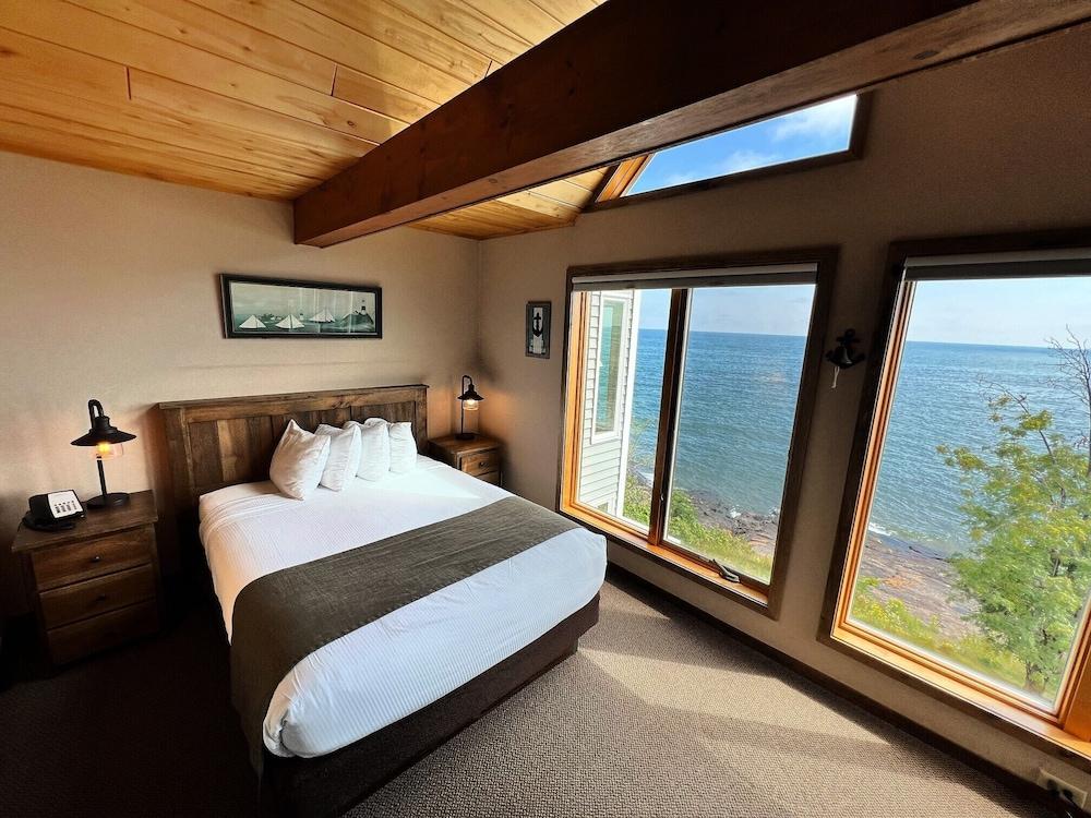 Bluefin Bay on Lake Superior photo 25