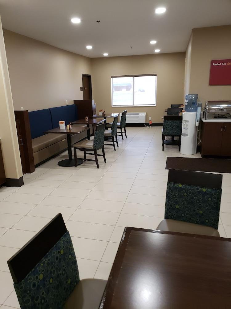 Comfort Suites Sioux Falls Mall District photo 15