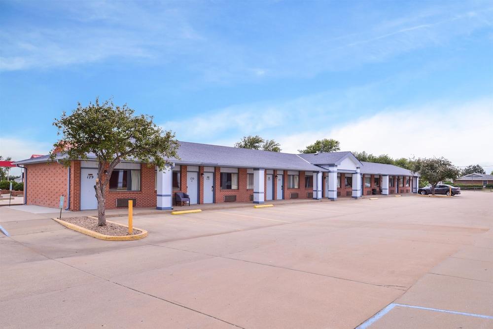 Americas Best Value Inn Ellsworth photo 24
