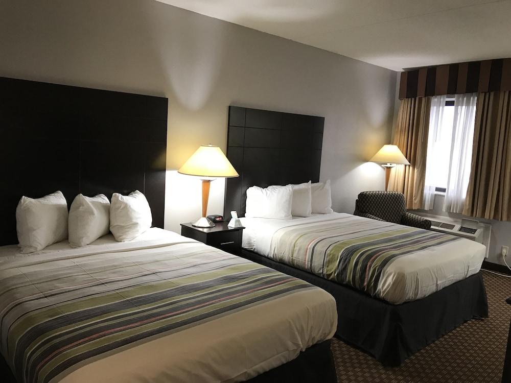 Country Inn & Suites by Radisson Indianapolis East photo 5