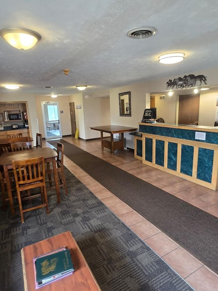 Capital O Roadside Inn Thedford NE 2 photo 19