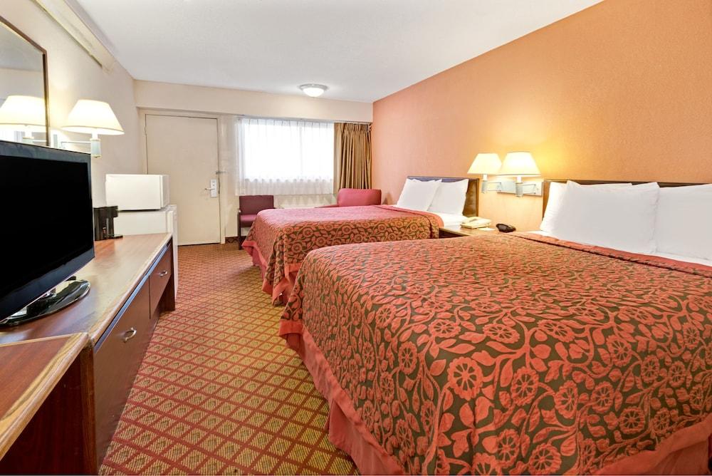 Days Inn by Wyndham Overland Park/Metcalf/Convention Center photo 19