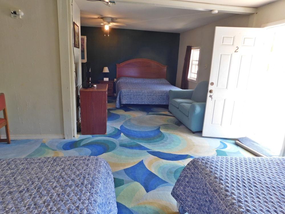 Little Shamrock Motel photo 23