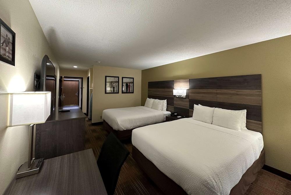 AmericInn by Wyndham Fort Atkinson photo 13