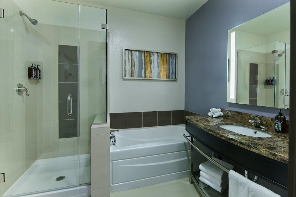 Oxford Suites Sonoma County photo 28