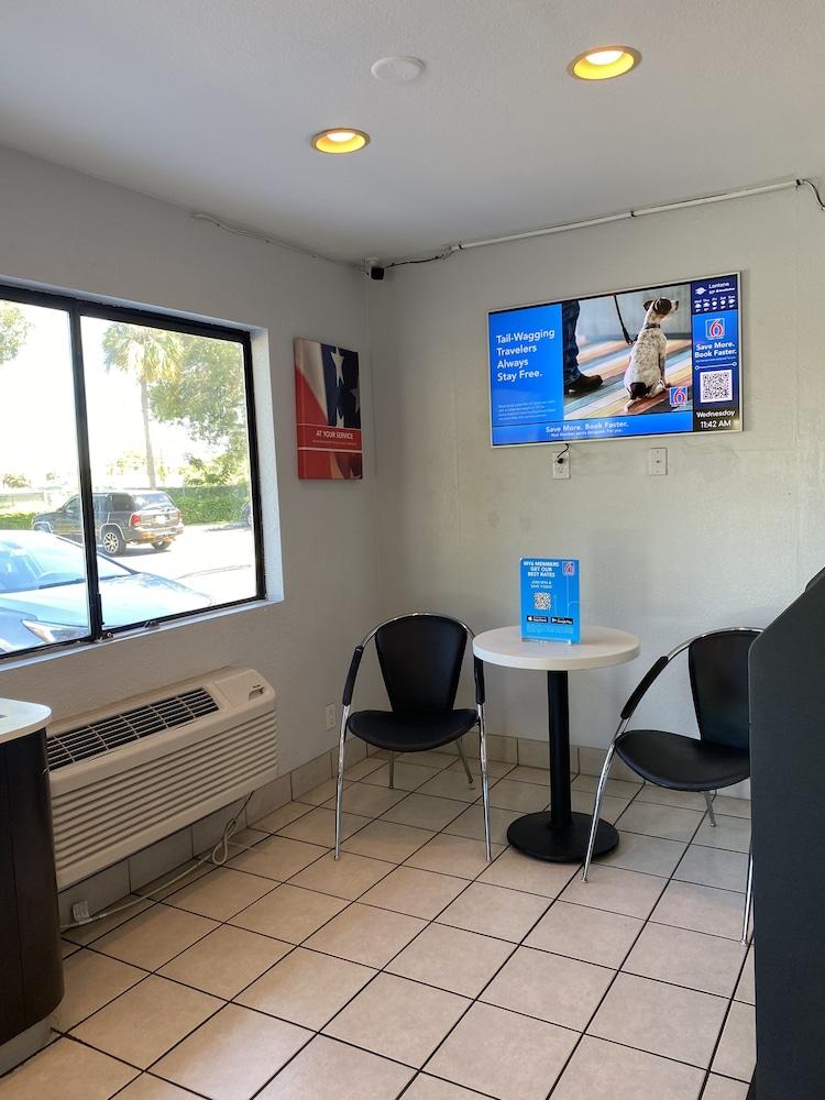Motel 6 Lantana, FL photo 5