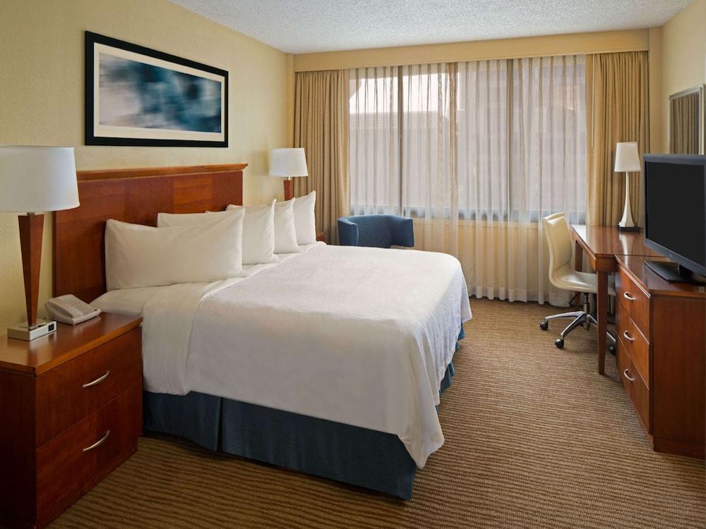 Embassy Suites Hotel Winston-Salem photo 11
