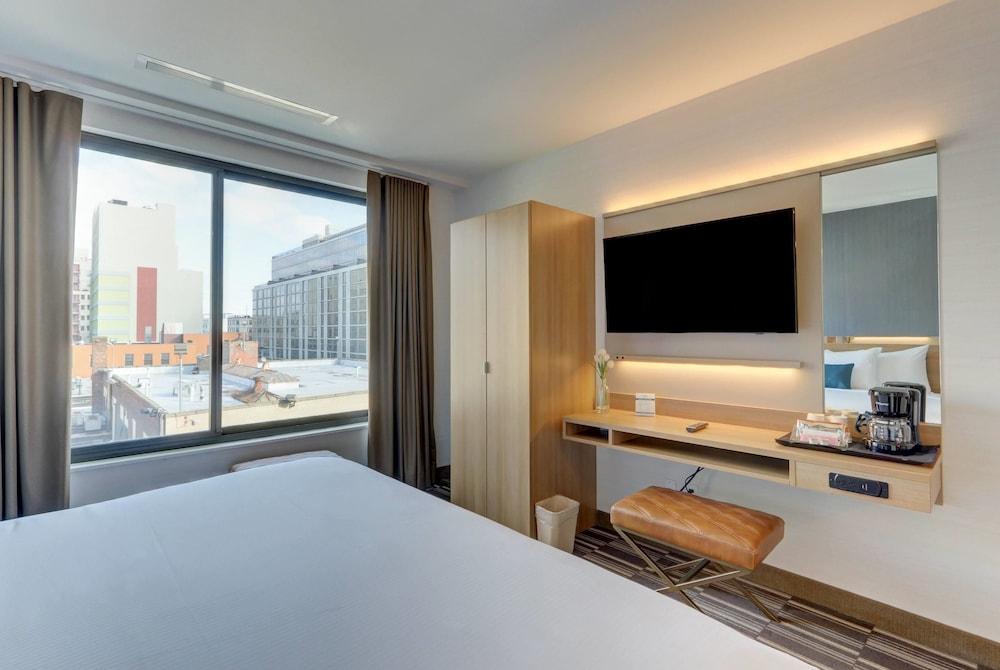 Microtel Inn by Wyndham Long Island City photo 17