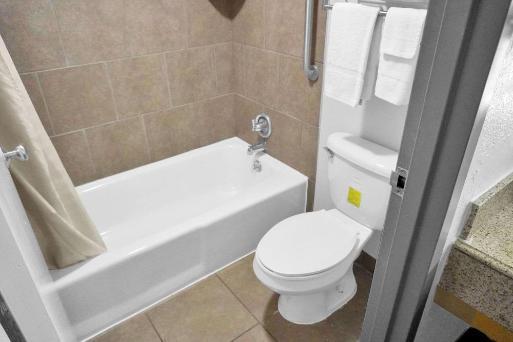 Econo Lodge Carlsbad Caverns Area photo 36