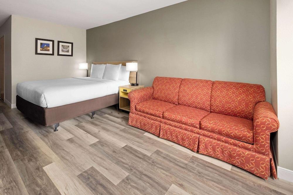 Days Inn By Wyndham Jackson Downtown photo 9