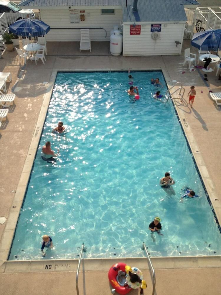 Thunderbird Beach Motel photo 4
