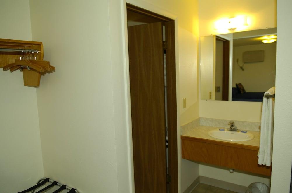 Trout Montana Motel photo 48