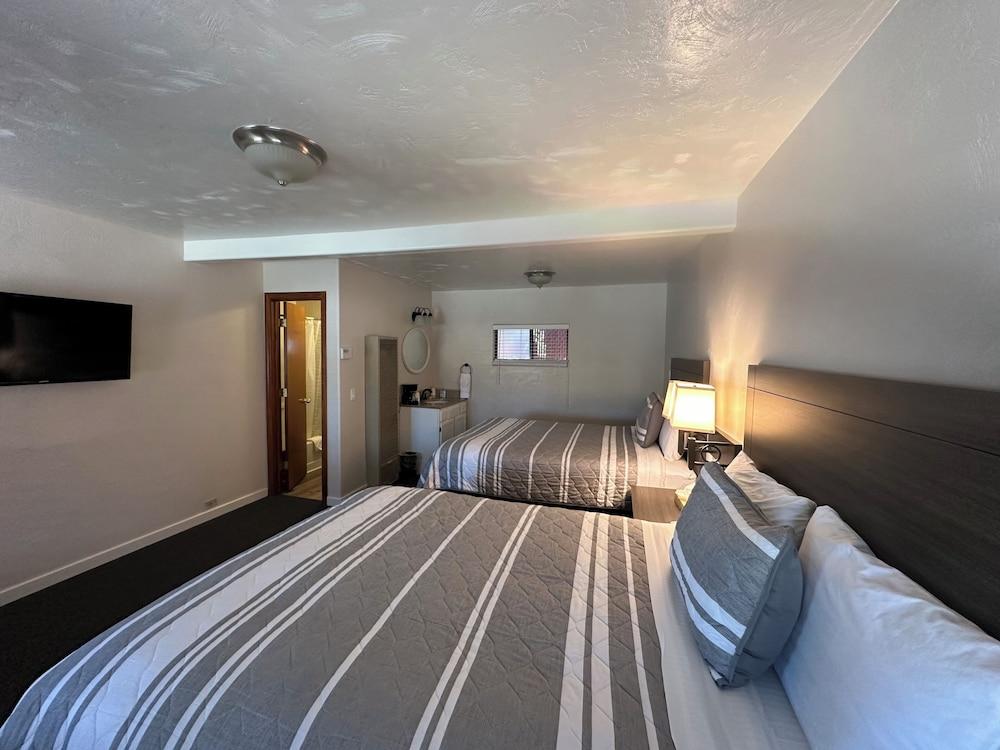 Lee Vining Motel photo 43
