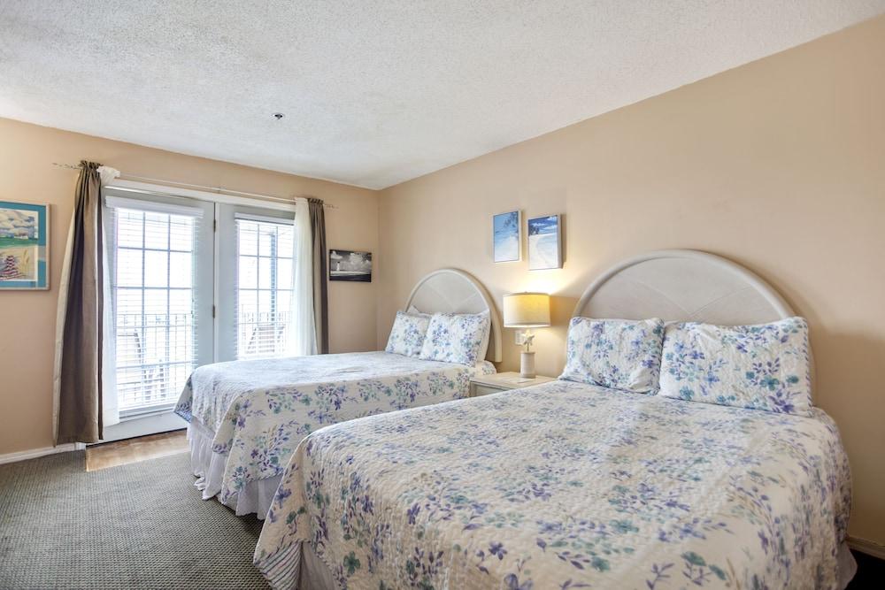 Edgewater Inn photo 20