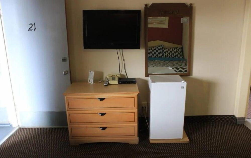 ECONOMY INN photo 20