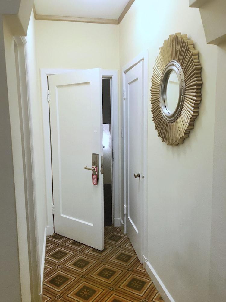 Embassy Hotel photo 41