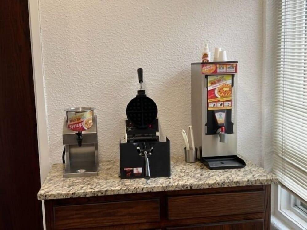 Posh Inn & Suites photo 2