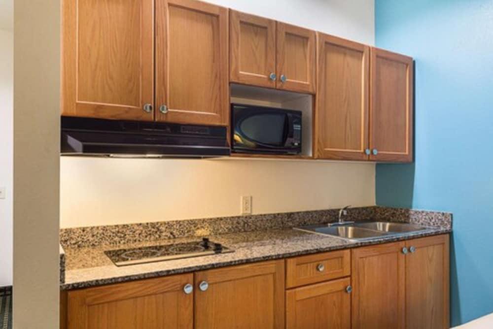 Budget Inn and Suites photo 3