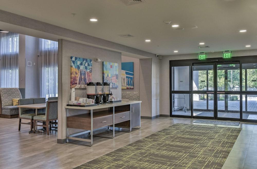Hampton Inn & Suites Keene photo 14