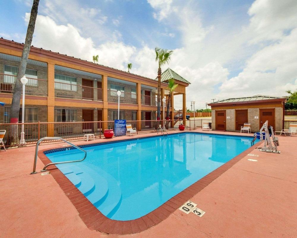 Econo Lodge Inn & Suites Eagle Pass photo 6