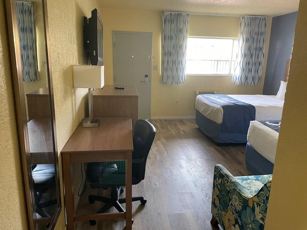 Days Inn by Wyndham Gainesville University photo 11