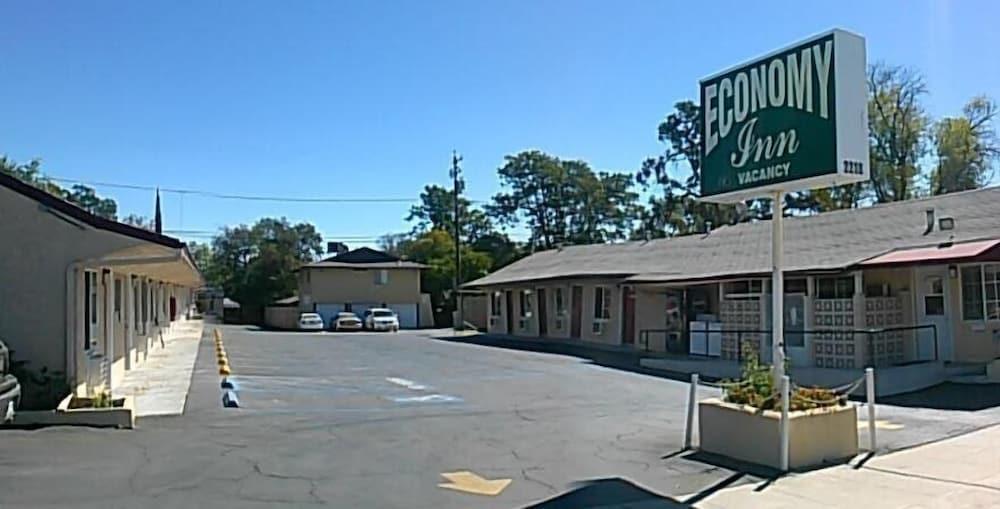 Economy Inn photo 38