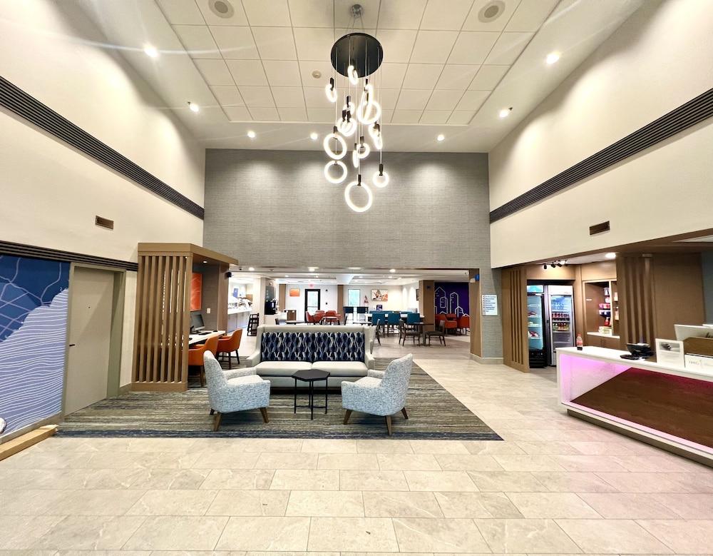 Holiday Inn Express Madison by IHG photo 4