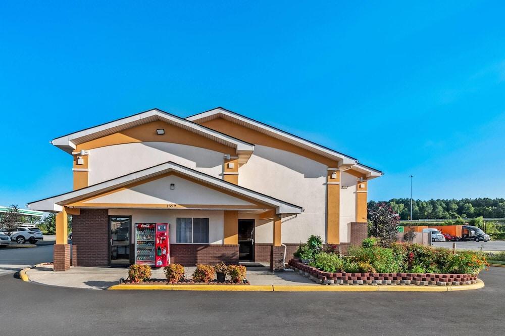Super 8 by Wyndham Franklin photo 59