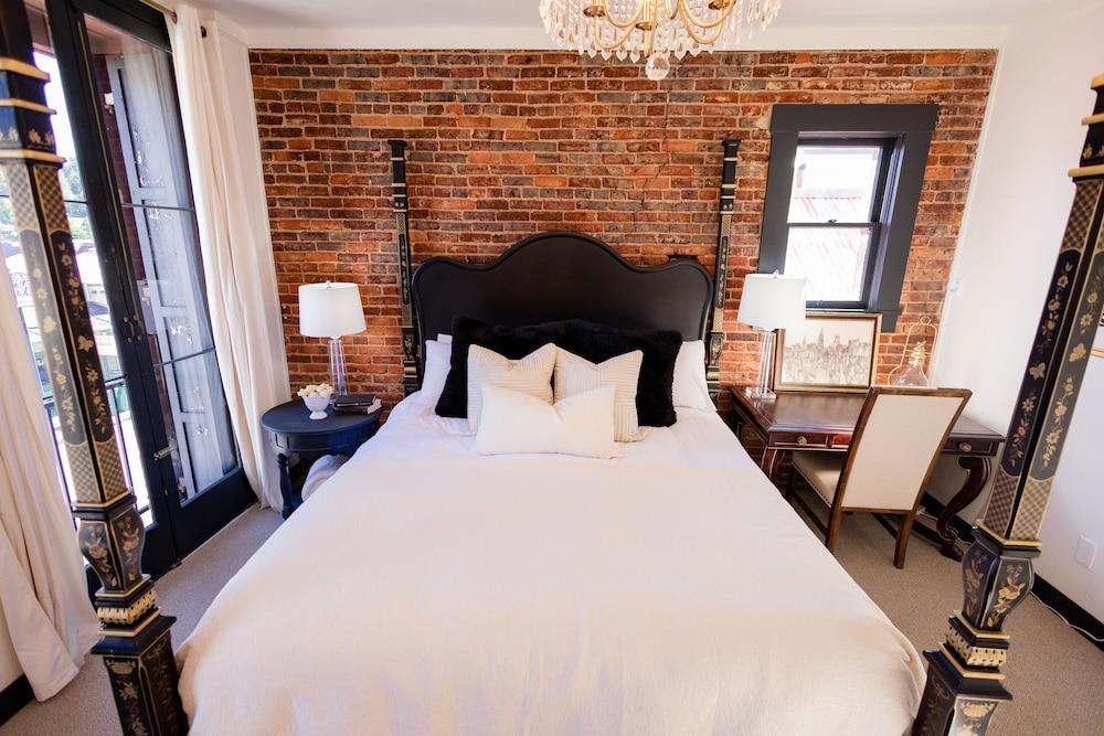 Speakeasy Suites photo 16