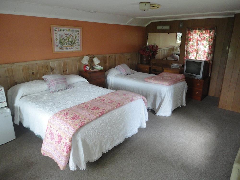 The Cabins at Autumn Mountain Winery photo 13