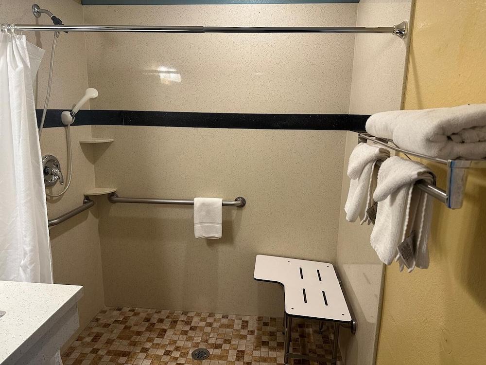 Hotel Avenida - Oceanside Camp Pendleton photo 10