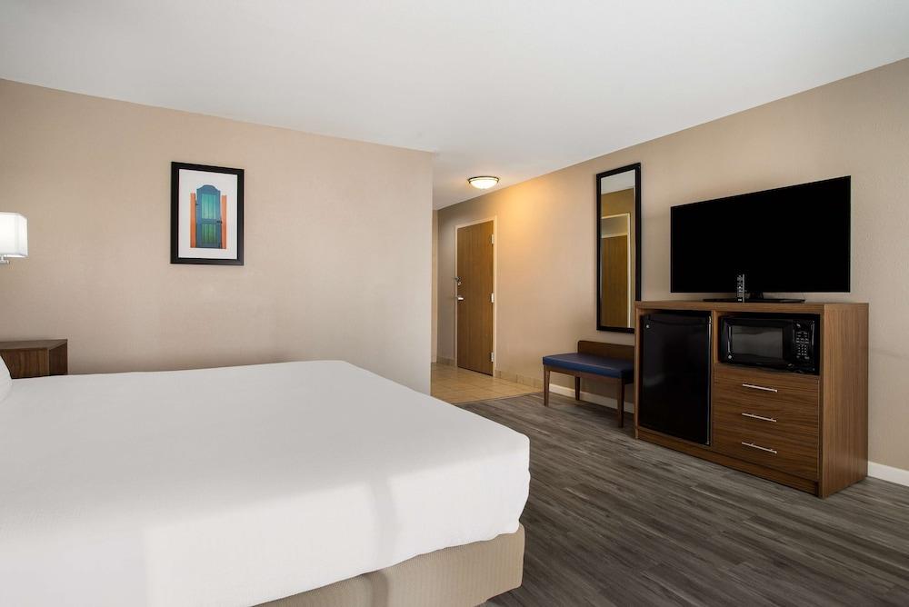 Best Western Gallup West photo 13