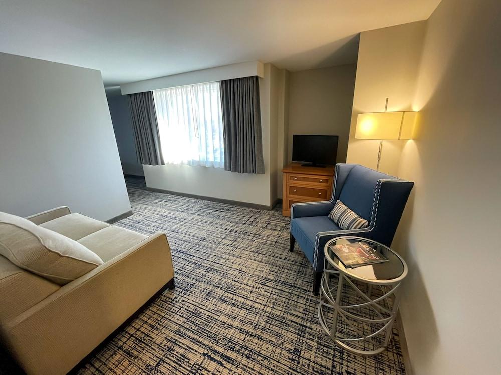 Water's Edge Resort & Spa photo 12