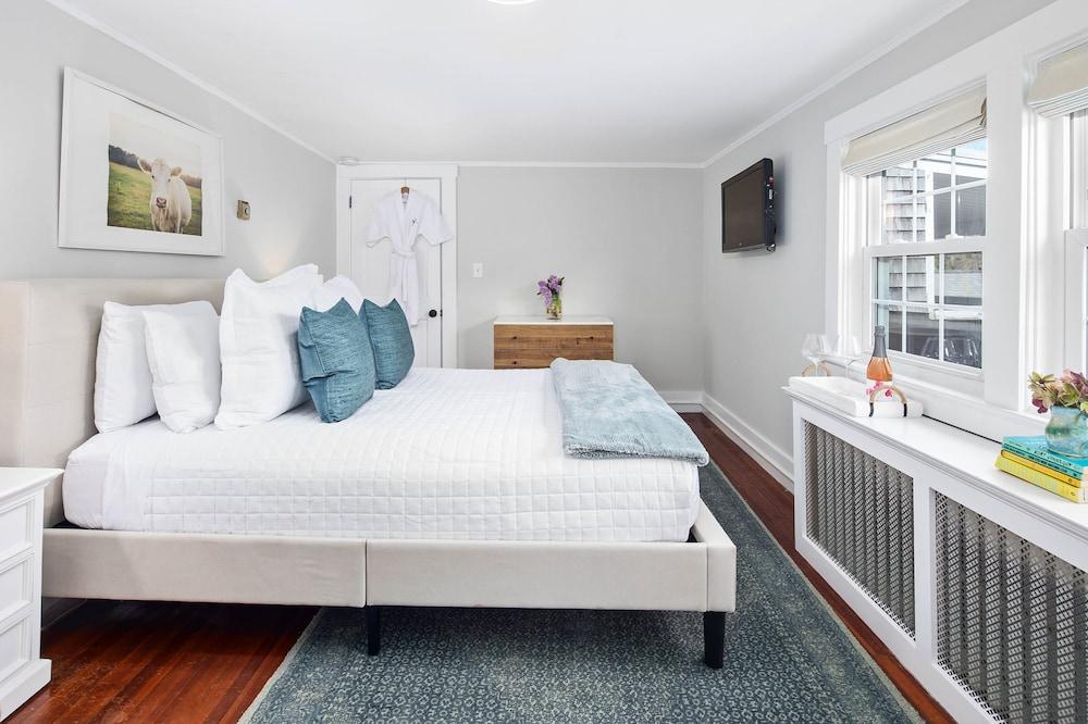 Lamberts Cove Inn photo 17
