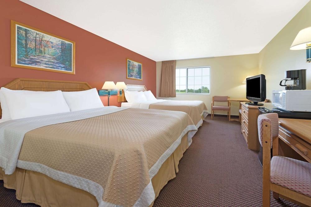 Days Inn by Wyndham Cameron photo 6