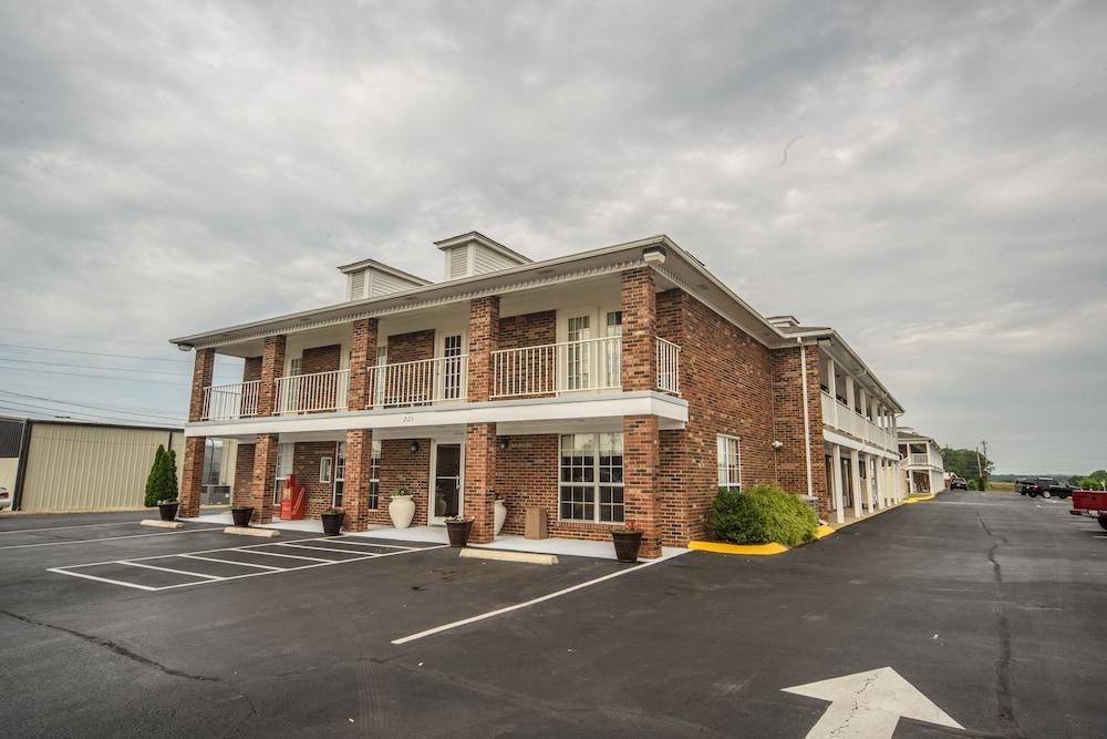 Richland Inn Lawrenceburg photo 34