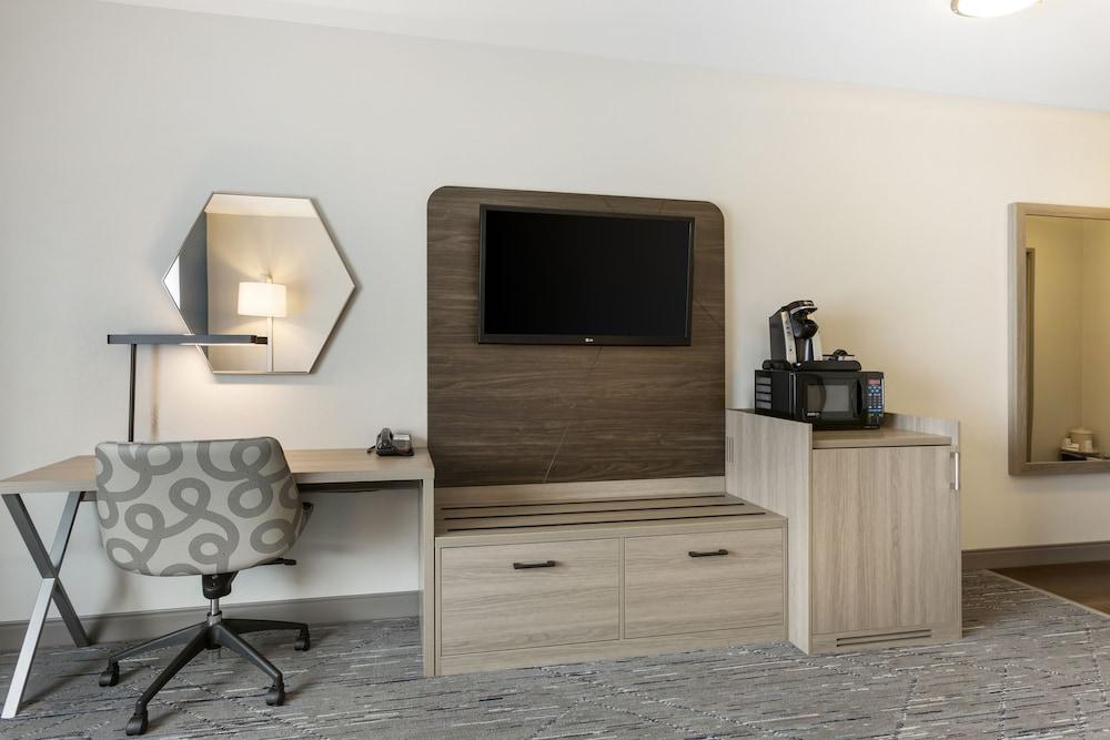 Holiday Inn Express Hotel & Suites Belgrade by IHG photo 21