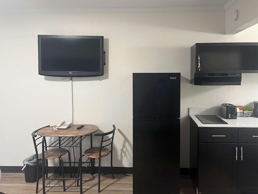 Studio 6 Charlotte, NC – Airport South photo 19
