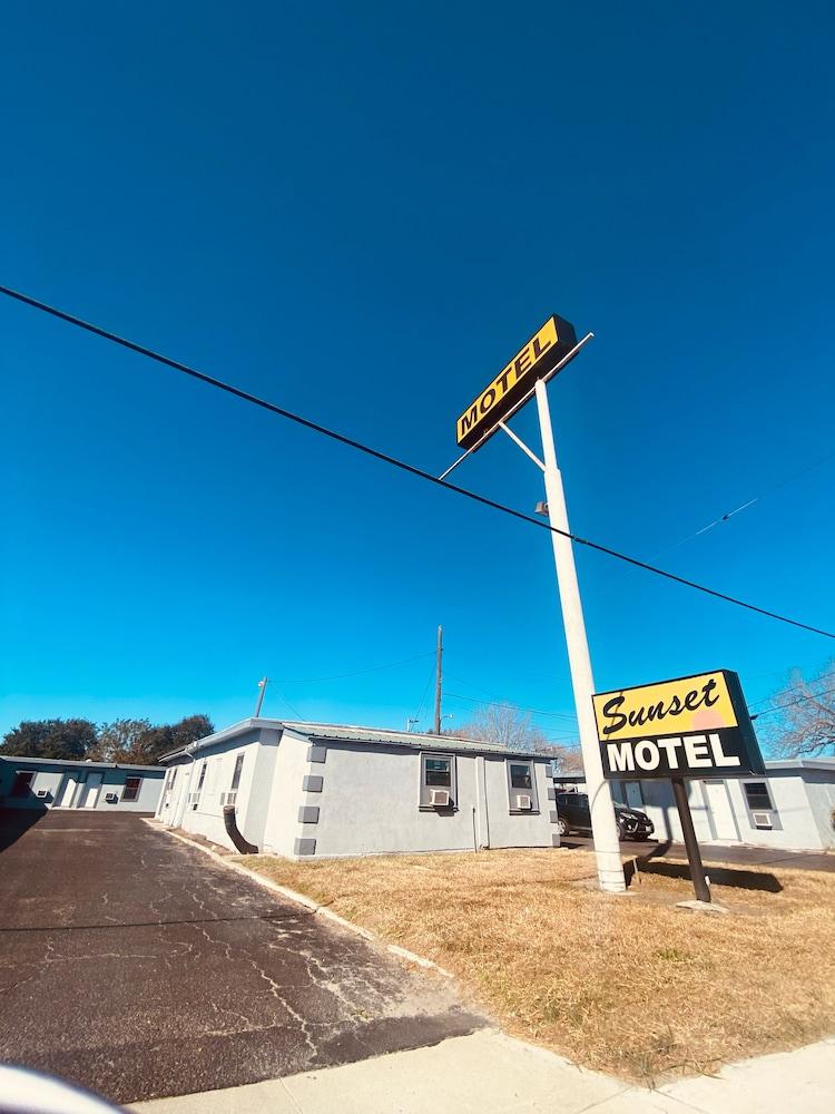 Sunset Motel photo 18