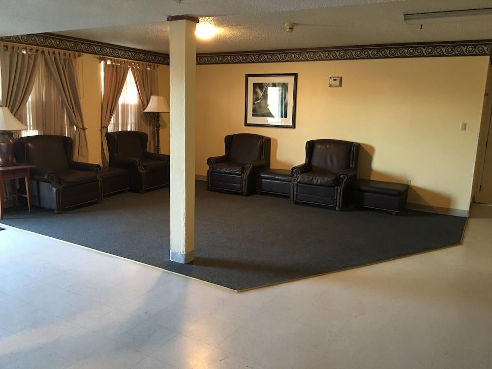 Reddy Inn and Suites photo 12