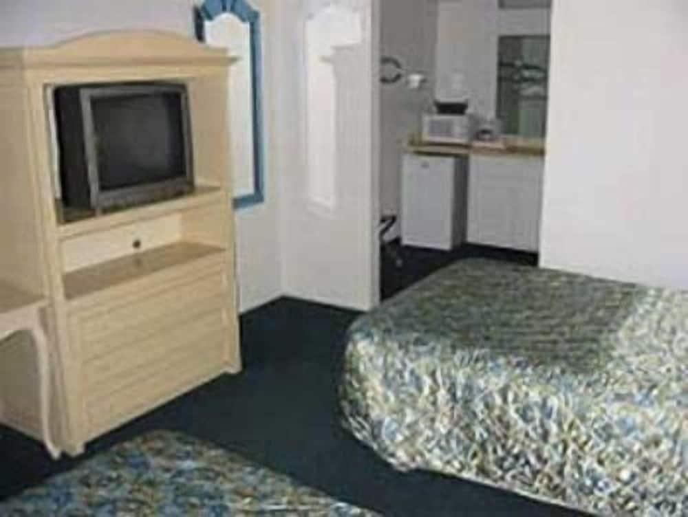 Town House Motel photo 6