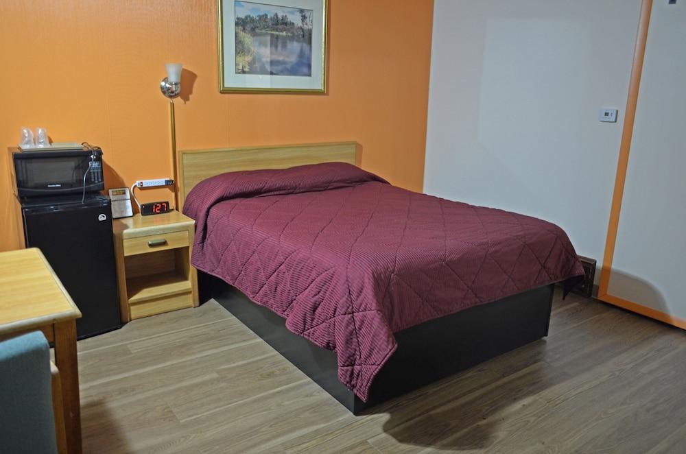 Budget Host Inn Iron Mountain photo 18