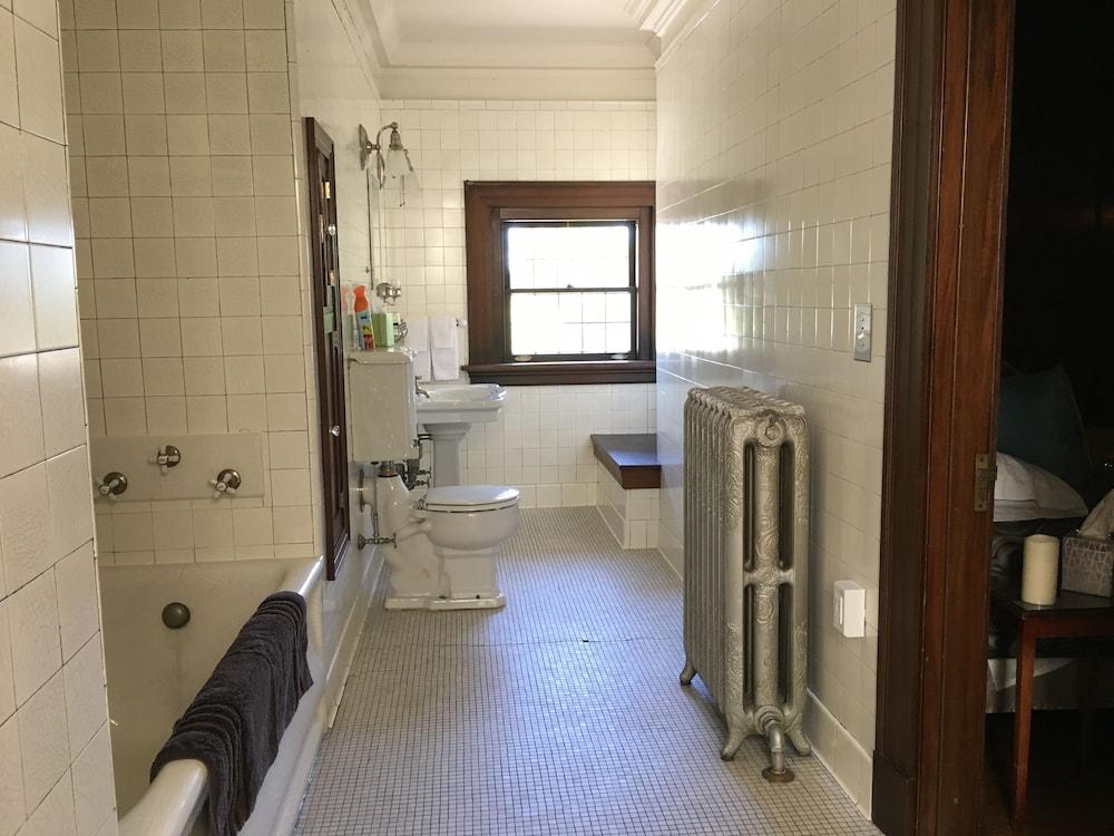 The Inn at Irwin Gardens photo 9