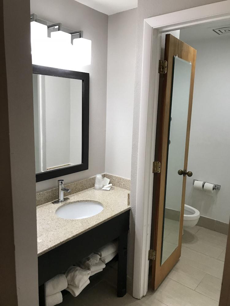 Country Inn & Suites by Radisson Indianapolis East photo 15