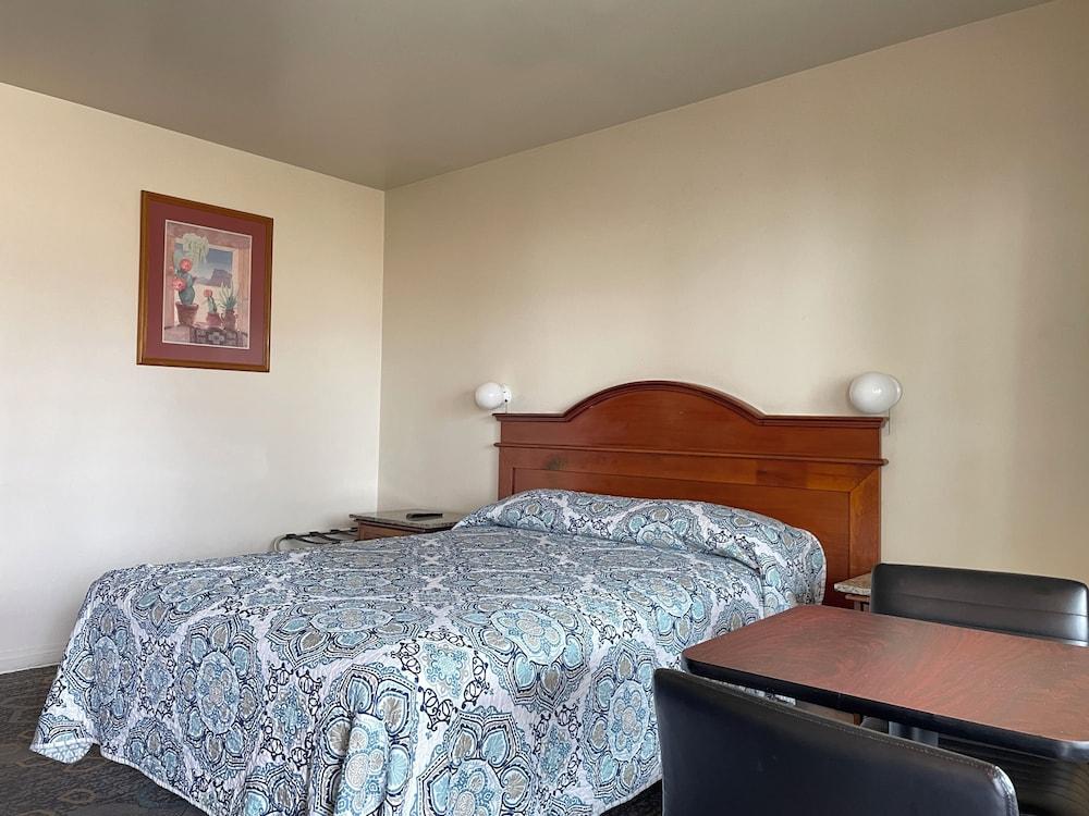Hollywood La Brea Inn photo 14