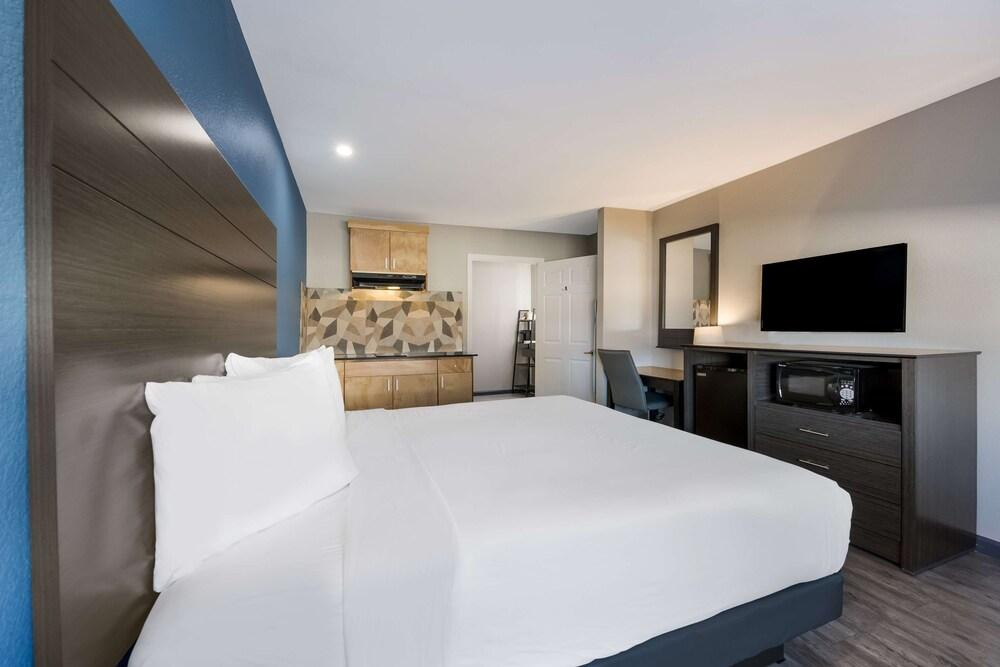 SureStay Hotel by Best Western Spring North Houston photo 4